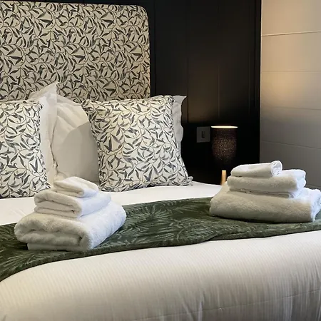 Hollicarrs - White Rose * Riccall