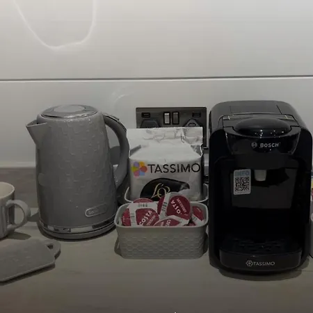 Hollicarrs - White Rose Hytte Riccall