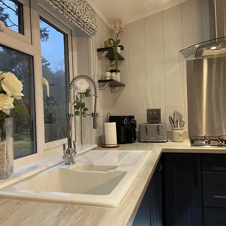 Hollicarrs - White Rose Hytte *