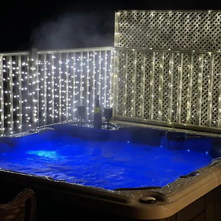 Hollicarrs - White Rose