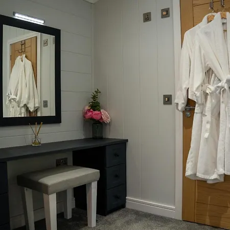 Hollicarrs - White Rose Riccall