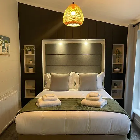 Hollicarrs - White Rose