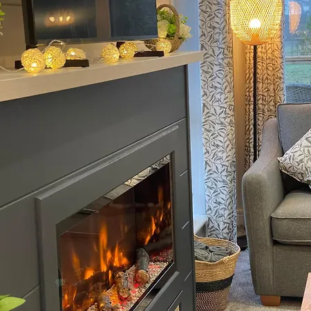 Hollicarrs - White Rose *