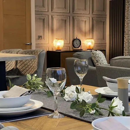 Hollicarrs - White Rose *