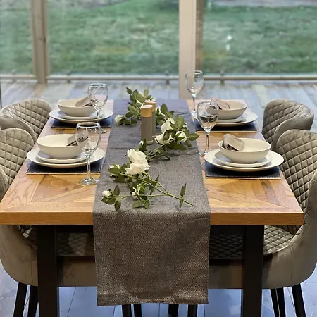 Hollicarrs - White Rose * Riccall